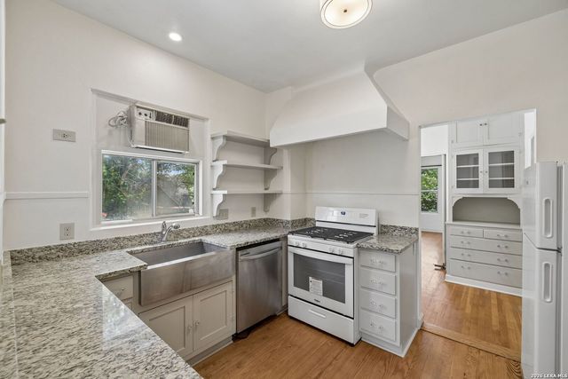 326 E MISTLETOE AVE, San Antonio, TX 78212