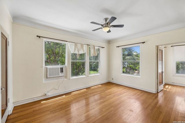 326 E MISTLETOE AVE, San Antonio, TX 78212
