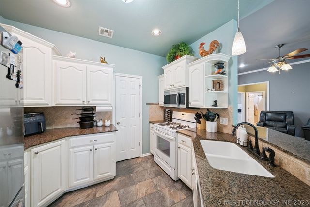 42 Winfield Drive, Inola, OK 74036