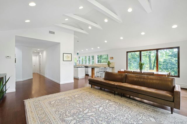 35 Alta Vista Circle, Irvington, NY 10533