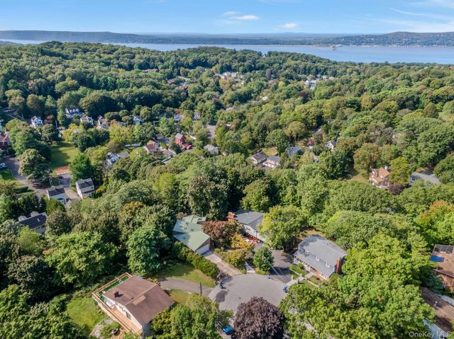 35 Alta Vista Circle, Irvington, NY 10533