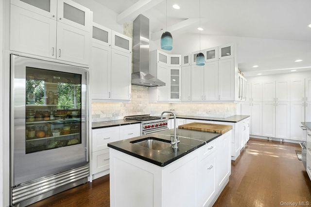 35 Alta Vista Circle, Irvington, NY 10533