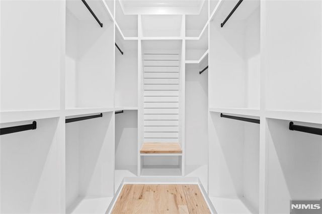 13 Harding Place, Livingston, NJ 07039