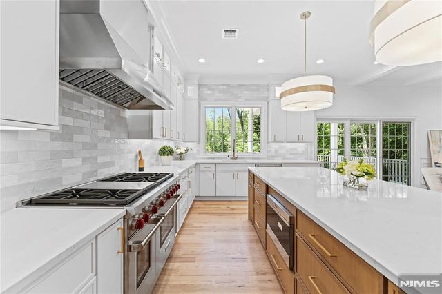 13 Harding Place, Livingston, NJ 07039