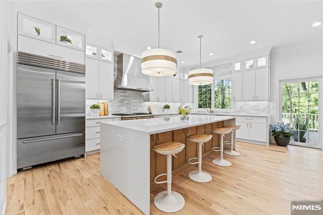 13 Harding Place, Livingston, NJ 07039