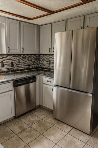 4553 W La Siesta Street, Springfield, MO 65802