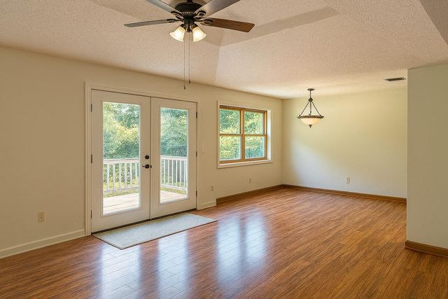 4553 W La Siesta Street, Springfield, MO 65802