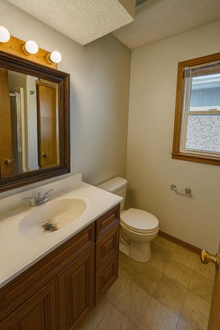 4553 W La Siesta Street, Springfield, MO 65802