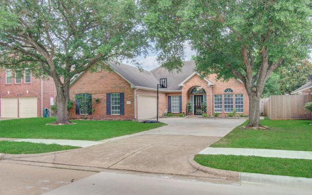 3631 Sunset Meadows Drive, Pearland, TX 77581