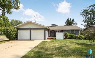 2600 S Lincoln Ave Avenue, Sioux Falls, SD 57105