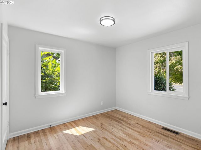 1842 Se 92ND Ave, Portland, OR 97216