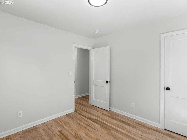 1842 Se 92ND Ave, Portland, OR 97216