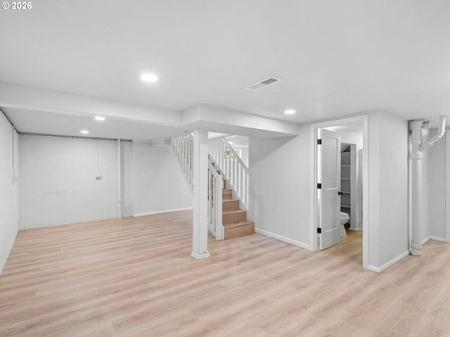 1842 Se 92ND Ave, Portland, OR 97216