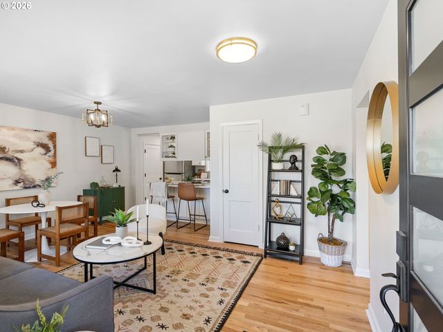 1842 Se 92ND Ave, Portland, OR 97216