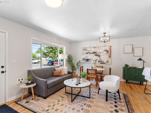 1842 Se 92ND Ave, Portland, OR 97216