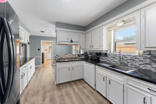 1110 Pear Tree Lane, Houston, TX 77073