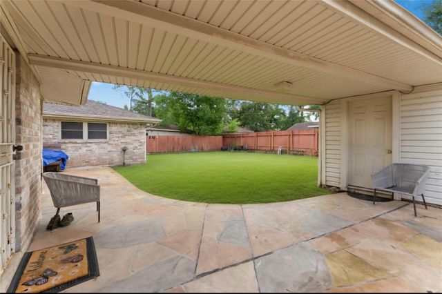 1110 Pear Tree Lane, Houston, TX 77073