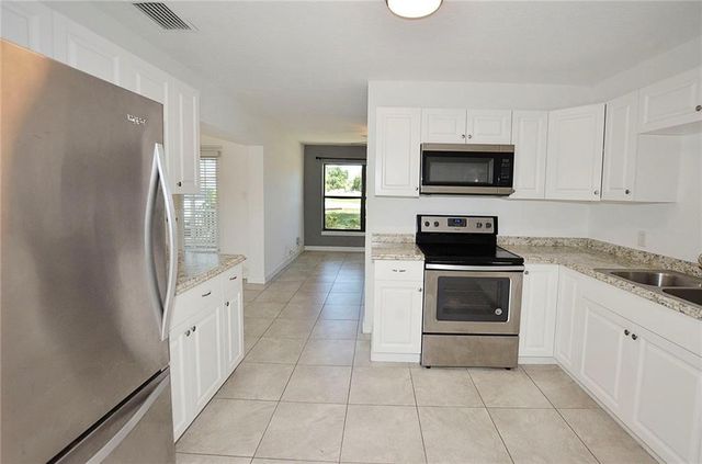 110 6th Court SW, Vero Beach, FL 32962