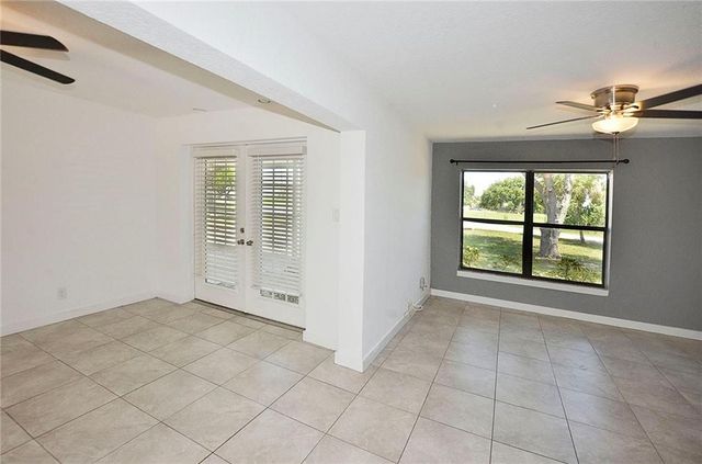 110 6th Court SW, Vero Beach, FL 32962