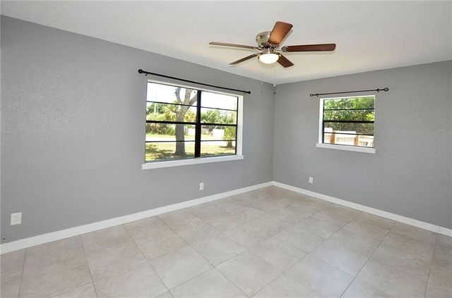 110 6th Court SW, Vero Beach, FL 32962