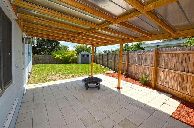 110 6th Court SW, Vero Beach, FL 32962