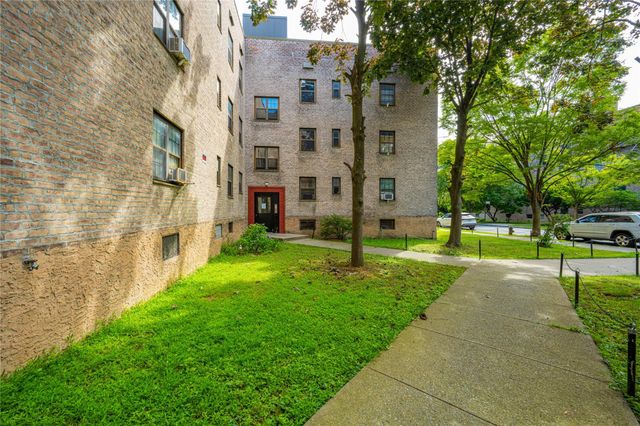 14415 78 Road 2D, Kew Garden Hills, NY 11367