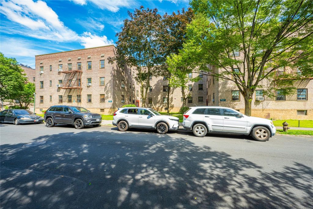 14415 78 Road 2D, Kew Garden Hills, NY 11367