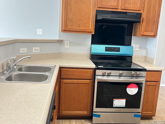 6906 Opal Cliffs, Converse, TX 78109