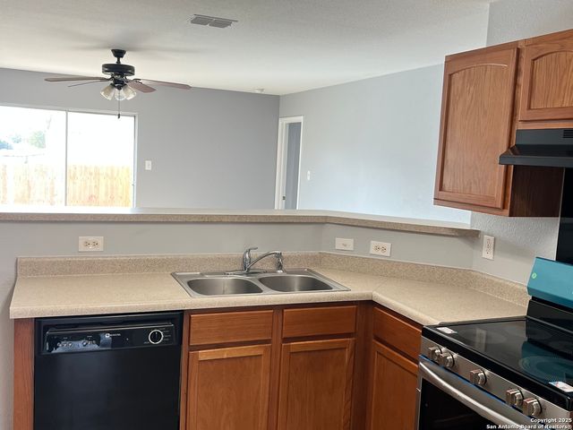 6906 Opal Cliffs, Converse, TX 78109