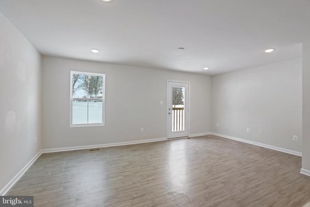 30 SCOTER RD, Hedgesville, WV 25427