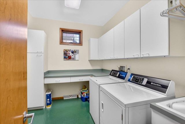 38 Hawk Feather Circle, Madison, WI 53717