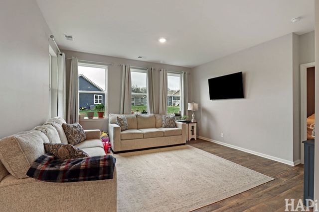 1200 Redtail Circle, Woodstock, IL 60098