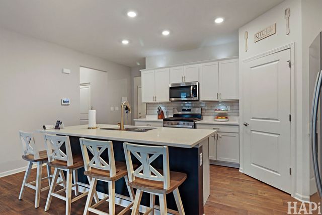 1200 Redtail Circle, Woodstock, IL 60098