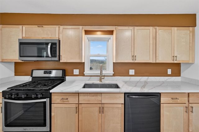 622 Ascension Dr, West Mifflin, PA 15122