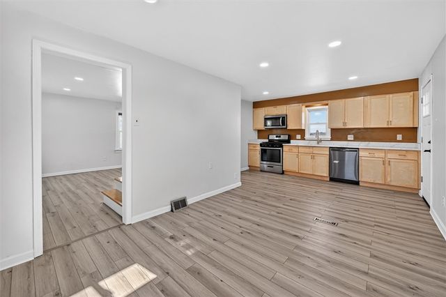 622 Ascension Dr, West Mifflin, PA 15122