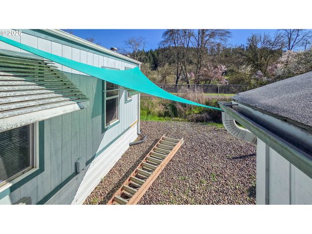 1200 E CENTRAL Ave 128, Sutherlin, OR 97479