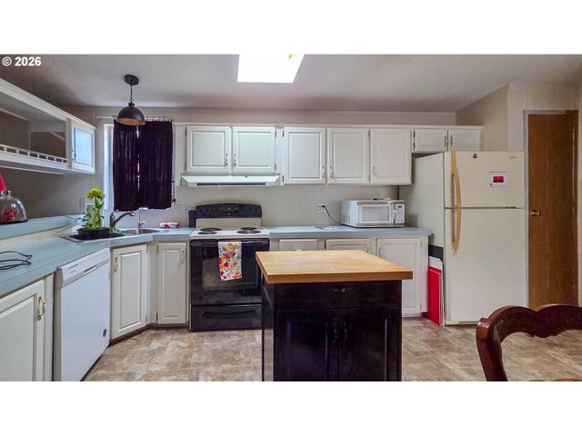 1200 E CENTRAL Ave 128, Sutherlin, OR 97479