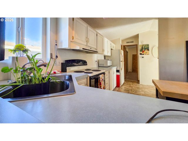 1200 E CENTRAL Ave 128, Sutherlin, OR 97479