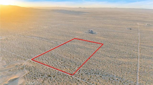 4625511 Drifting Sands Rd, Adelanto, CA 92301
