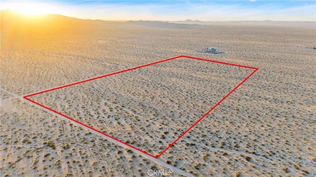4625511 Drifting Sands Rd, Adelanto, CA 92301