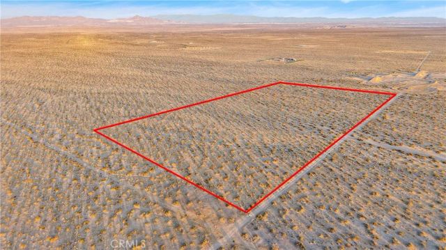 4625511 Drifting Sands Rd, Adelanto, CA 92301