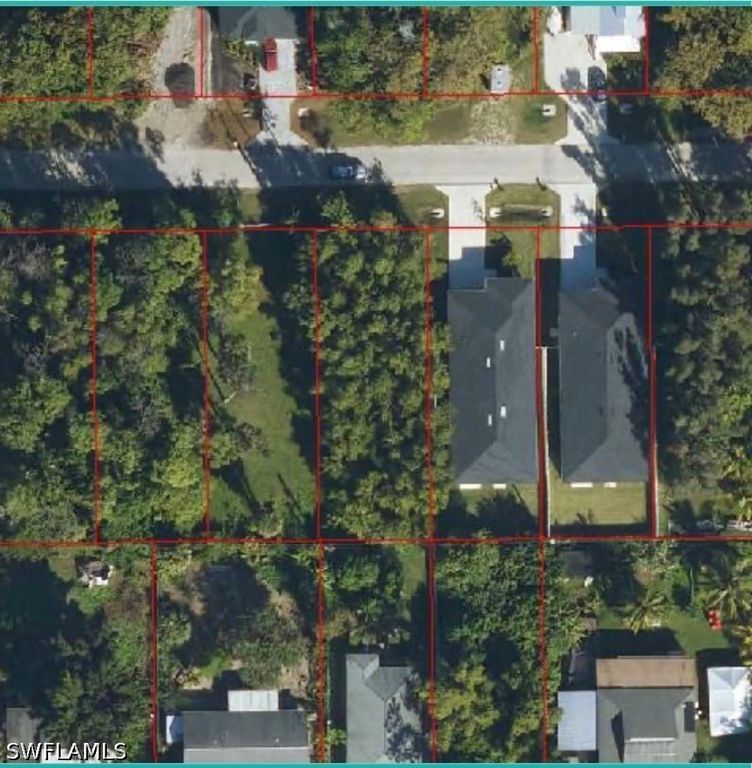 3060 pinetree DR, Naples, FL 34112