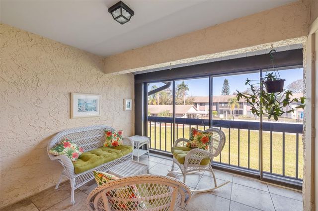 725 83RD AVENUE N 205, St Petersburg, FL 33702