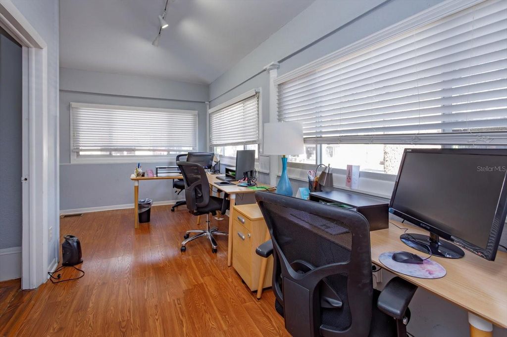 Image 17 of property listing at 37 HILL, Orlando, FL 32801