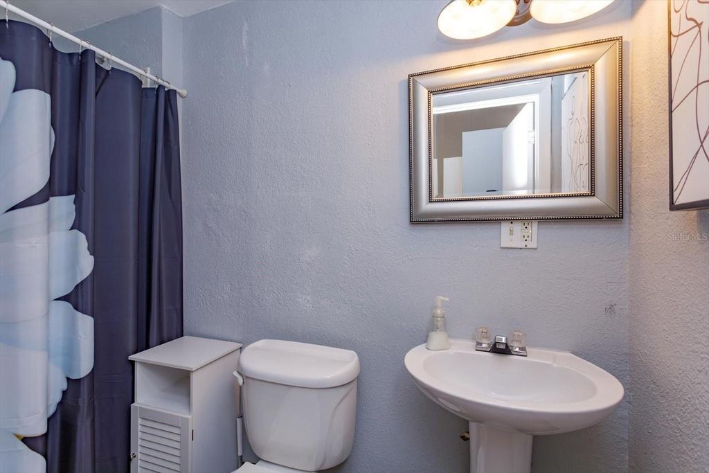 Image 7 of property listing at 37 HILL, Orlando, FL 32801