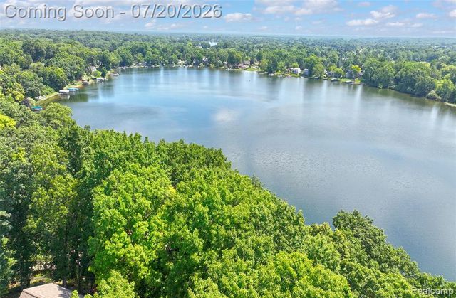 8516 Thendara Boulevard, Clarkston, MI 48348
