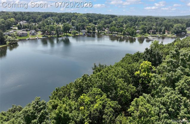 8516 Thendara Boulevard, Clarkston, MI 48348
