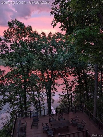 8516 Thendara Boulevard, Clarkston, MI 48348