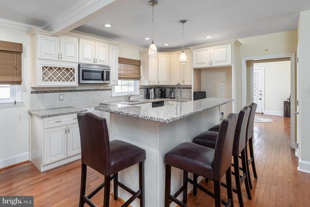 160 W HOLLY AVE, Pitman, NJ 08071