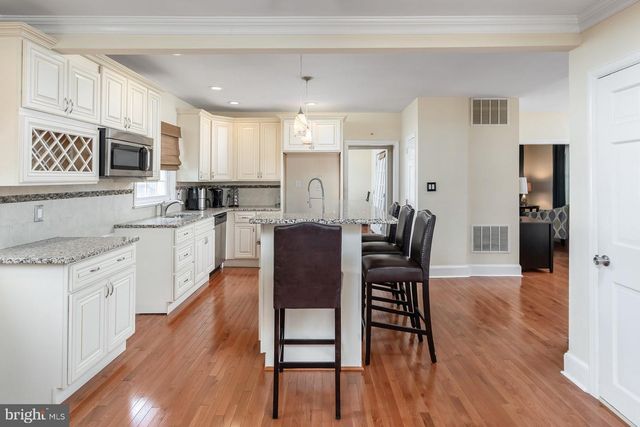 160 W HOLLY AVE, Pitman, NJ 08071